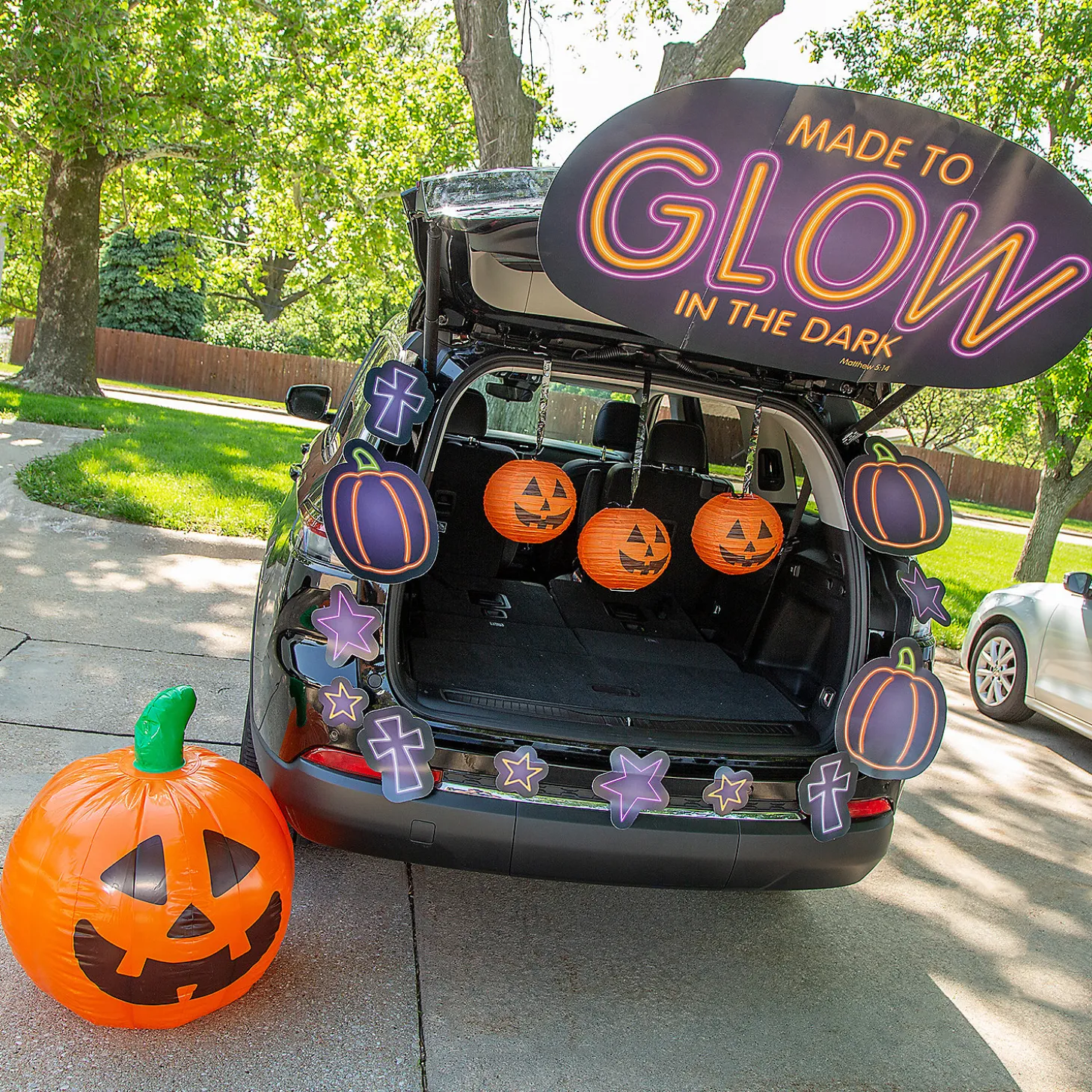 Glow With God Trunk-Or-Treat Decorating Kit -26 Pc.