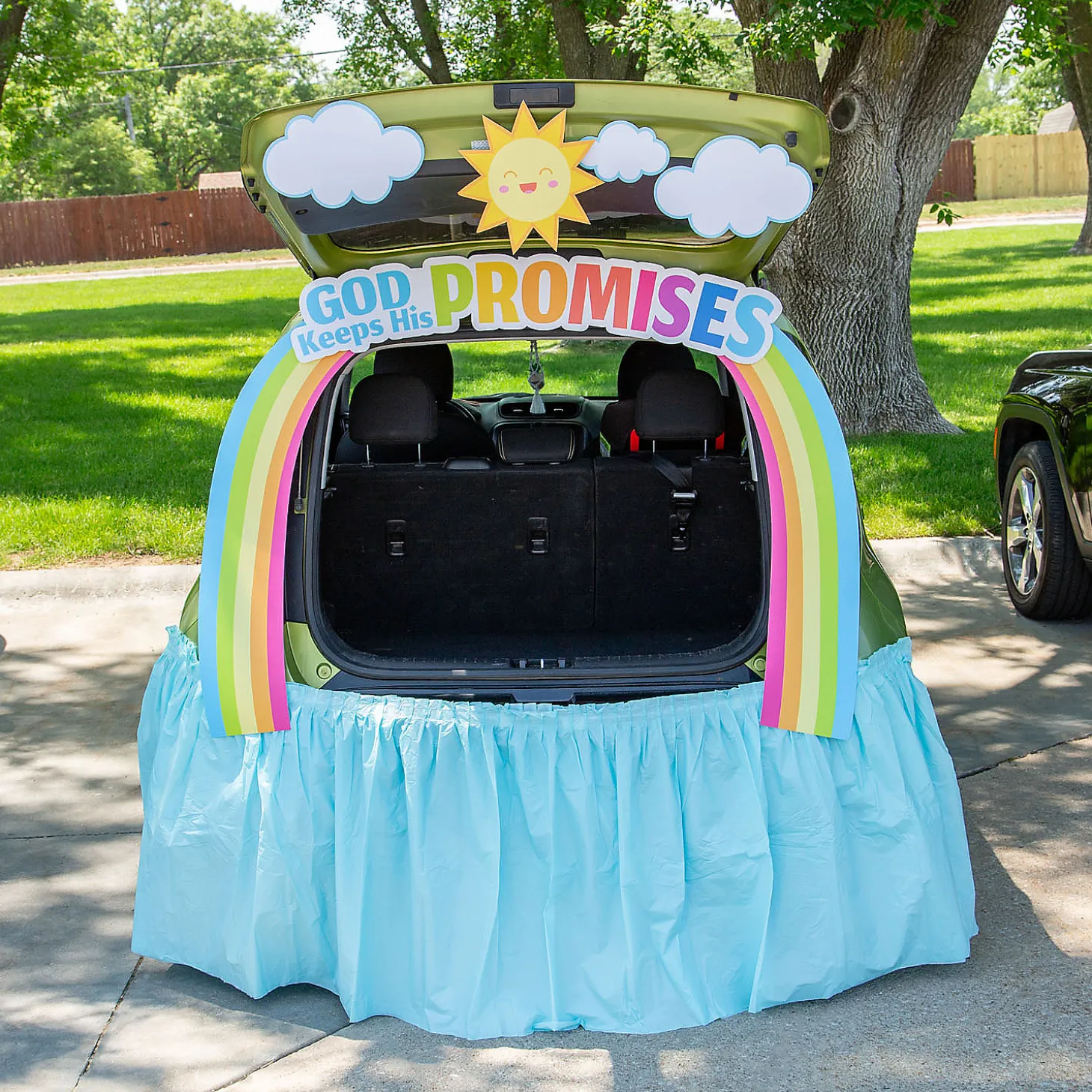 God Keeps His Promises Rainbow Trunk-Or-Treat Decorating Kit – 8 Pc.